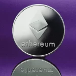 Ethereum sobe 4%; bitcoin fica em torno de US$ 104 mil