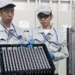 Grande fornecedora de baterias elétricas para a Tesla, Panasonic vai cortar 10 mil empregos