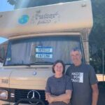 Casais encontram terapia em motorhomes clássicos