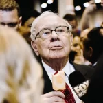 Fim de uma Era: Warren Buffett anuncia aposentadoria e escolhe novo CEO da Berkshire Hathaway