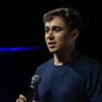 Nikolas Ferreira fala sobre fé e política em evento com 500 pessoas em Campo Grande