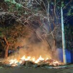 Moradores do Iracy Coelho enfrentam fogo em terreno com entulhos nesse sábado