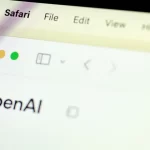 OpenAI compra startup de ex-Apple para criar ‘novo iPhone’ da inteligência artificial