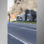 Vídeo: ônibus articulado pega fogo na zona sul de SP