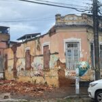 Parte de casarão antigo desaba no Centro de Salvador
