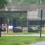 Agentes atiram e detêm mulher em frente à sede da CIA nos EUA
