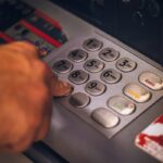 Como saber se a conta é corrente ou poupança? Entenda a diferença