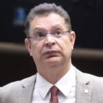 Líder do PL responde a Dino sobre emendas e alega imunidade parlamentar