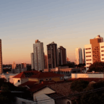 Calor intenso e tempo seco predominam nesta quinta e sexta-feira
