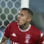 Huracán vence Racing e complica Corinthians na Sul-Americana