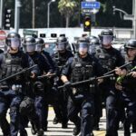 Em meio a protestos, prefeita decreta toque de rec…