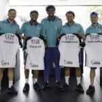 Hugo Souza presenteia Éderson da Seleção Brasileira com camisa